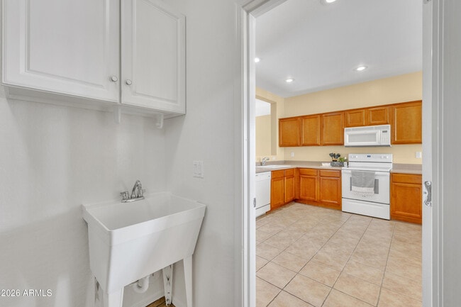 Building Photo - 45445 Gavilan Dr