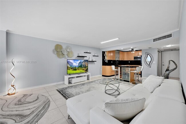 Building Photo - 6039 Collins Ave