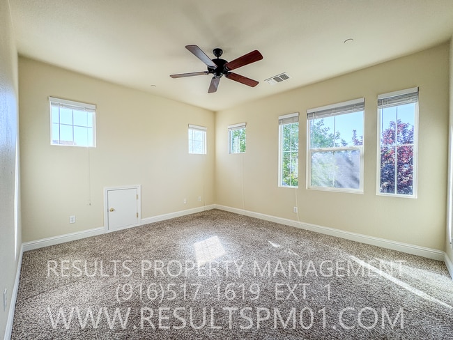 Building Photo - 3 bedroom Lincoln Home in Gated Community