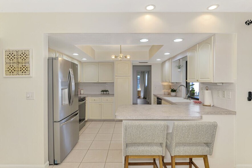 Building Photo - 2221 Pine View Cir