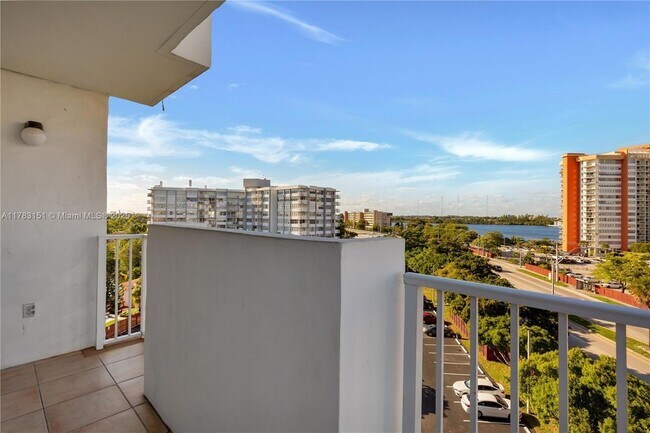 Building Photo - 1300 NE Miami Gardens Dr