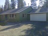 Building Photo - Rare 4 Bed 2 Bath with Attached Garage
