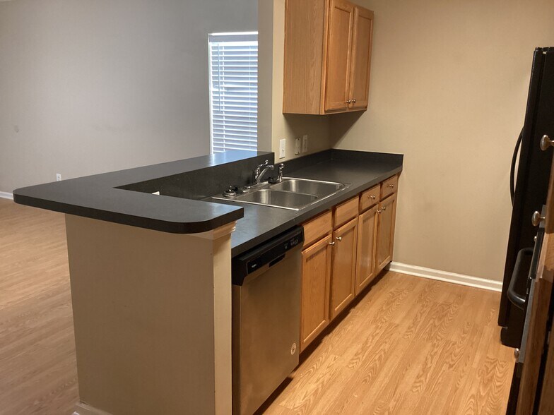 Building Photo - 1009 Friartuck Trl