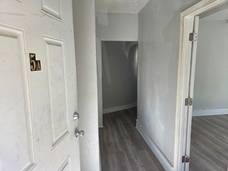 Building Photo - 5 Lafayette St