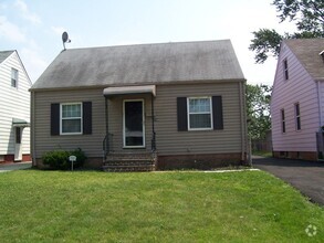 Building Photo - Bungalow with rec room and garage