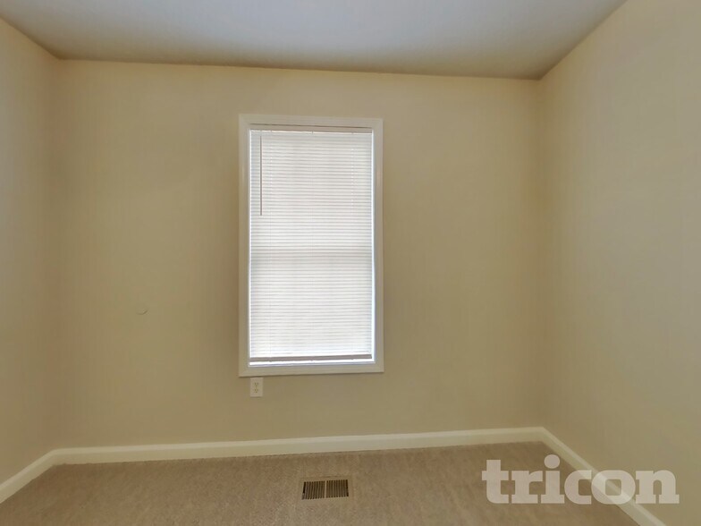 Building Photo - 302 Bethel Dr