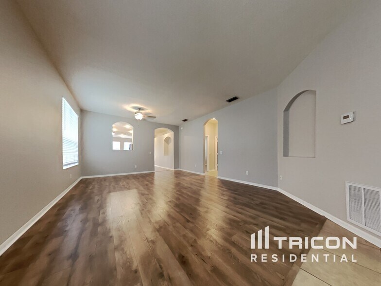 Building Photo - 10337 Avelar Ridge Dr