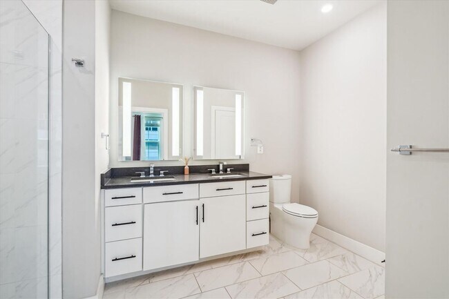 Building Photo - 1411 Key Blvd