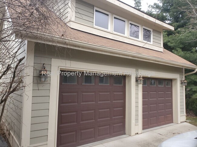 Building Photo - Craftsman Style, Modern Amenities Steps fr...