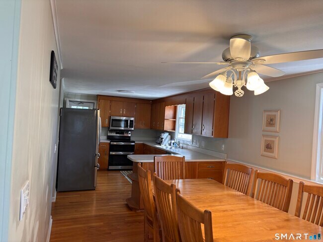 Building Photo - 7 Nehantic Dr