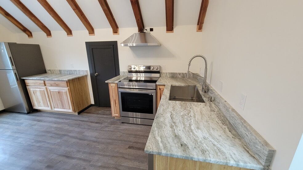 Kitchen - 21719 Donner Pass Rd