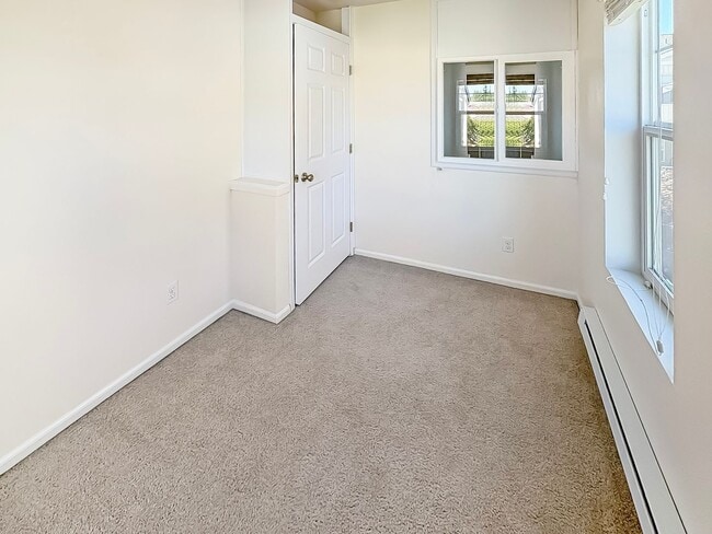 Building Photo - Beautiful North Creek Condo