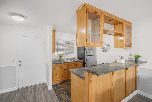Building Photo - FOR RENT 1Br/1Ba 626 Sf Second Floor Condo...