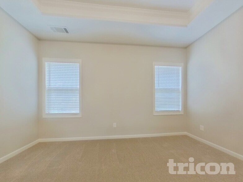 Building Photo - 218 Evergreen Way