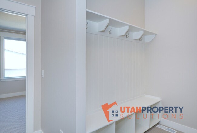 Building Photo - 10464 S Beetdigger Blvd