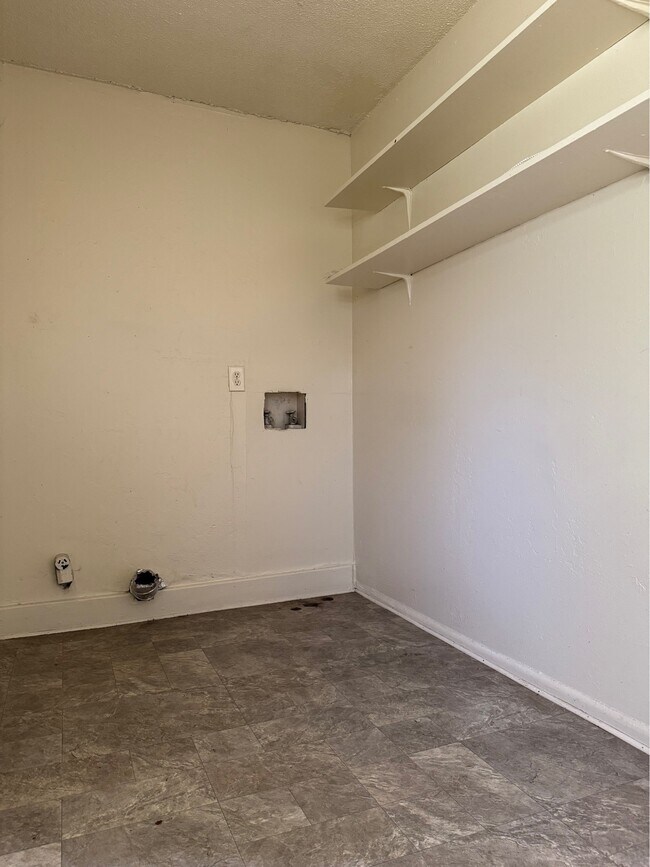 Building Photo - 1813 Ashcraft Ave