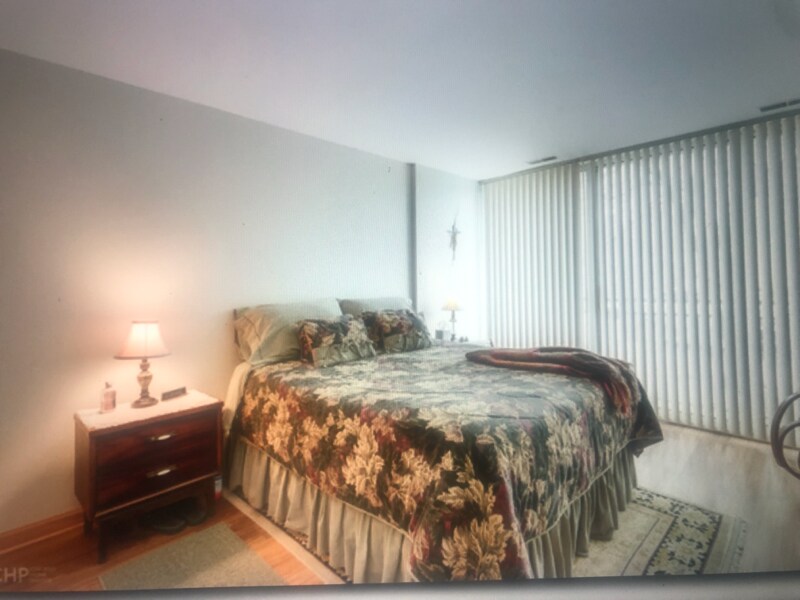 Building Photo - 5820 Oakwood Dr