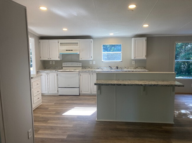 Building Photo - 319 Bridgeview Dr