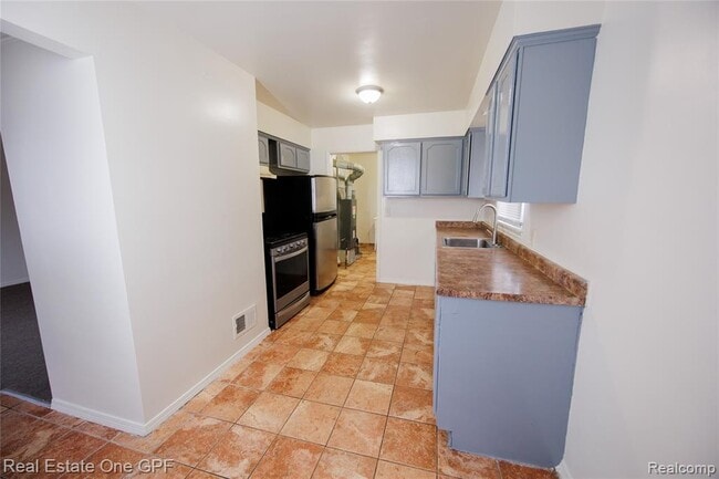 Building Photo - 14960 Alberta Ave