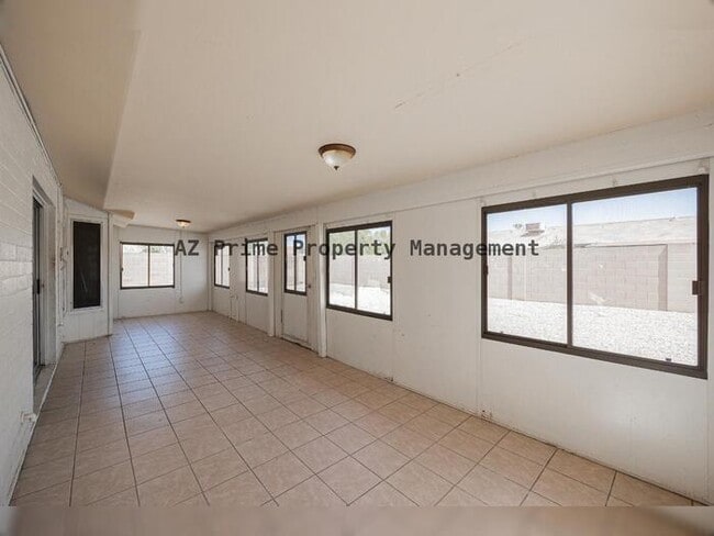 Building Photo - 9358 W Sanna St
