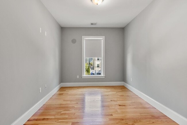 Building Photo - 15 Preble St