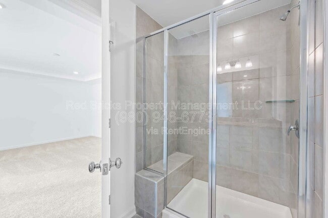 Building Photo - 2137 Riverbend Ave