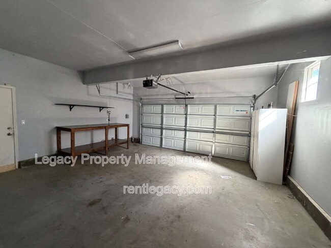 Building Photo - 4010 Hiller Ln