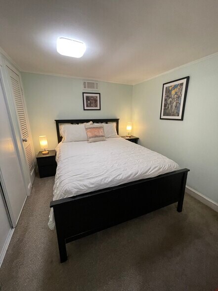 Queen bed - 1060 Seaboard Ave NW