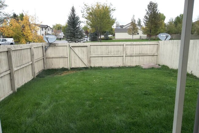 Building Photo - 3301 Saratoga St