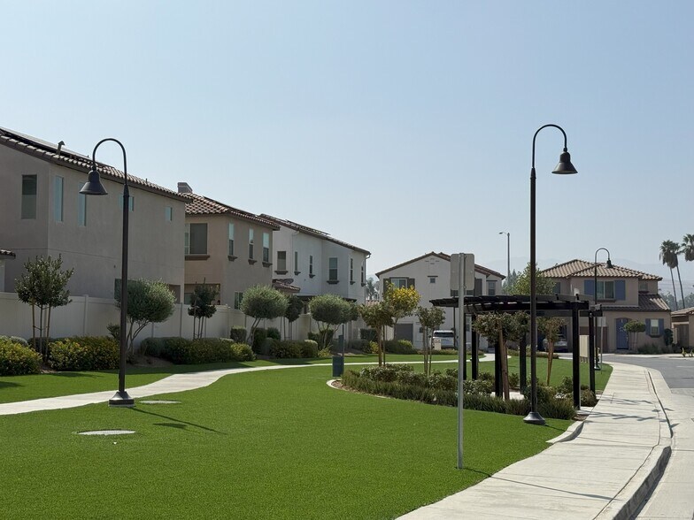 Building Photo - 1971 S Ambrosia Way