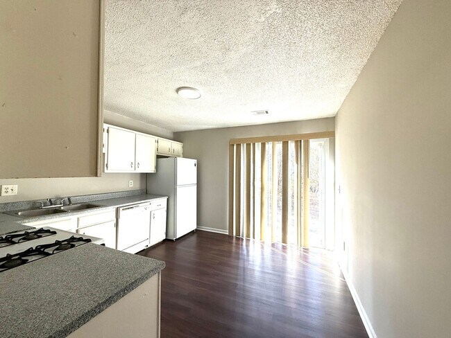 Building Photo - 4101 Hawthorne Cir