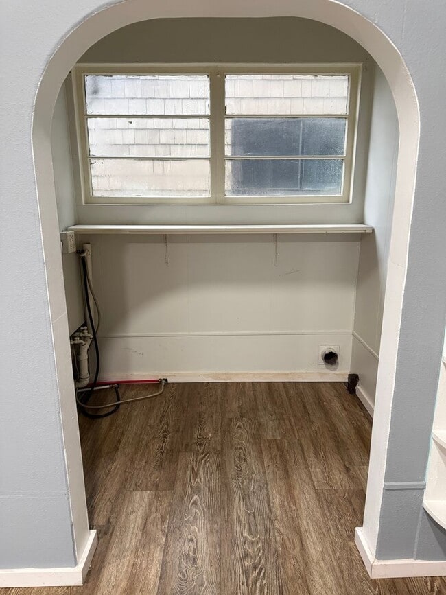 Building Photo - 4bd 1ba Home