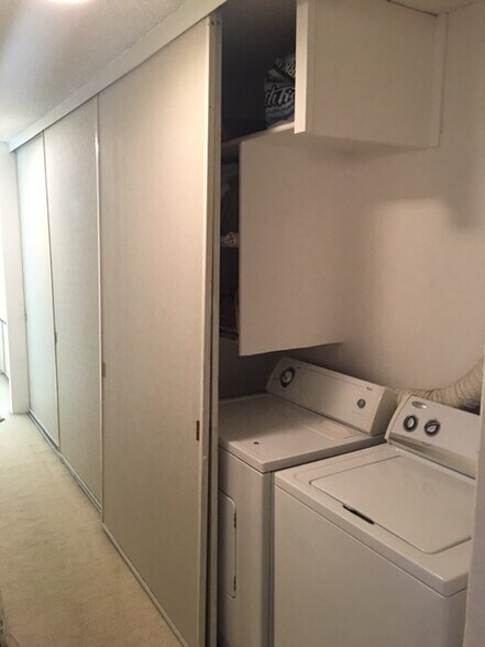 Storage Close & Full-sized washer/dryer - 98-410 Koauka Loop
