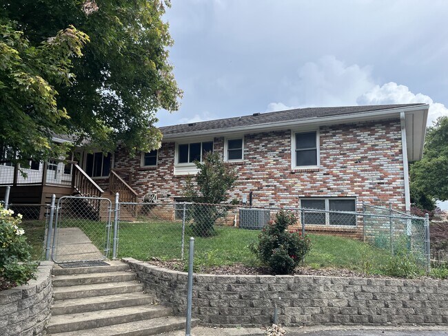 Building Photo - 775 Caribou Rd