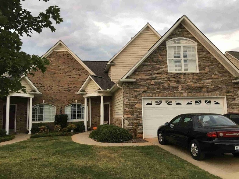 Primary Photo - 418 Rosemeade Ct