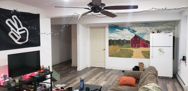 Building Photo - 369 Troy Rd