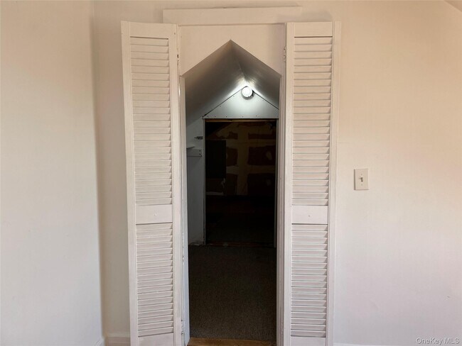 Building Photo - 10 Mckinley