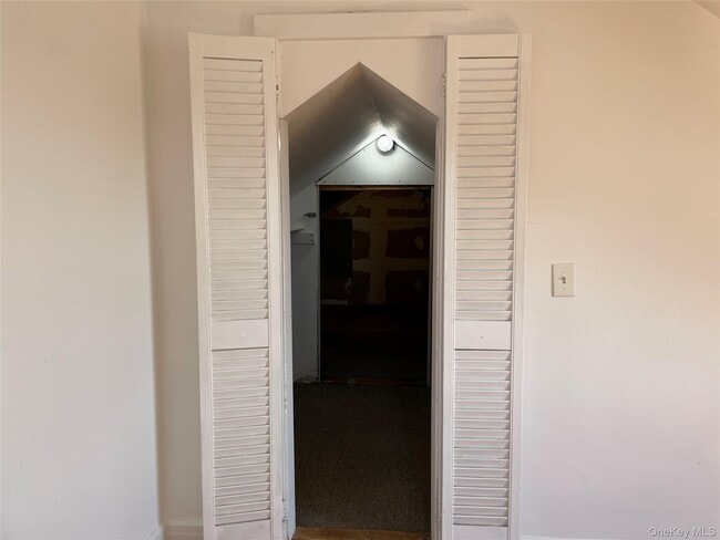 Building Photo - 10 W Main St