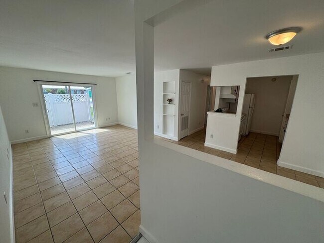 Building Photo - Gulf Breeze - Greenbriar Estates - 2 bed, 1 bath - Lawn care included