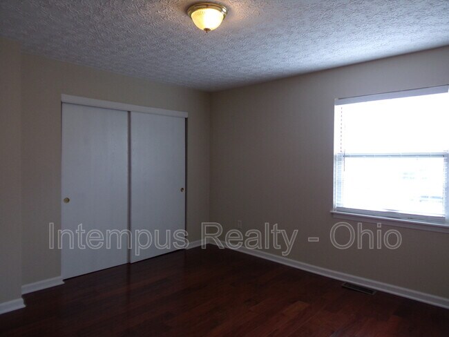 Building Photo - 7839 Meadowhaven Blvd