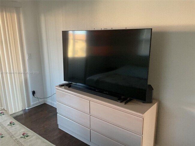 Building Photo - 516 Saxony Dr