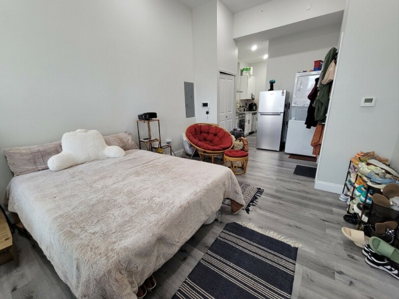 Building Photo - 106 S 42nd St