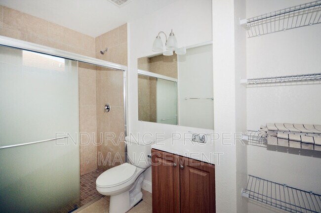 Building Photo - 1025 W 31st St