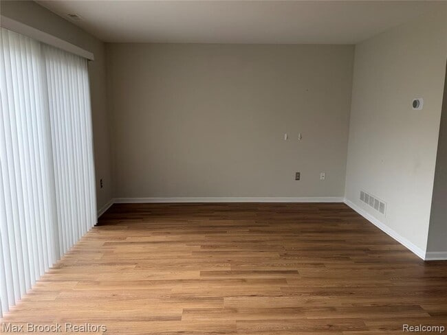 Building Photo - 50431 Bay Run S