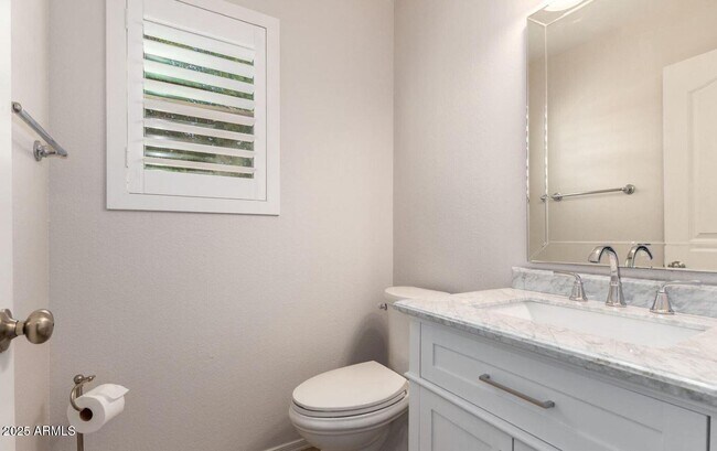 Building Photo - 3734 E Betsy Ln