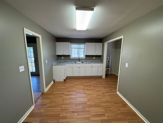 Building Photo - MOVE IN SPECIAL! HALF OFF FIRST MONTH!!