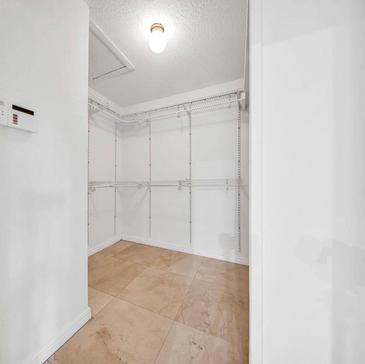 Building Photo - 4000 Alhambra Cir