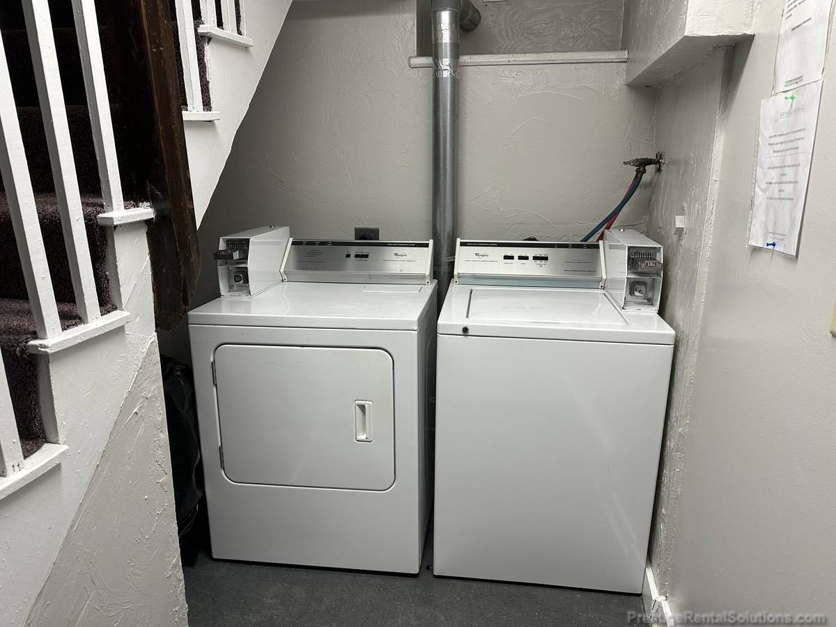 Building Photo - 582 Cambridge St