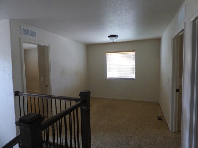Building Photo - Stunning 4 bedroom/ 2.5 bath home with 2 car Attached Garage in Fort Collins, Colorado