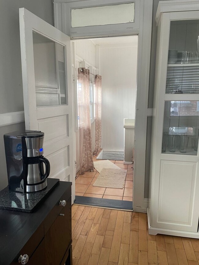 Building Photo - Charming duplex available in Cherry Creek North, one of Denver’s most sought-after neighborhoods!